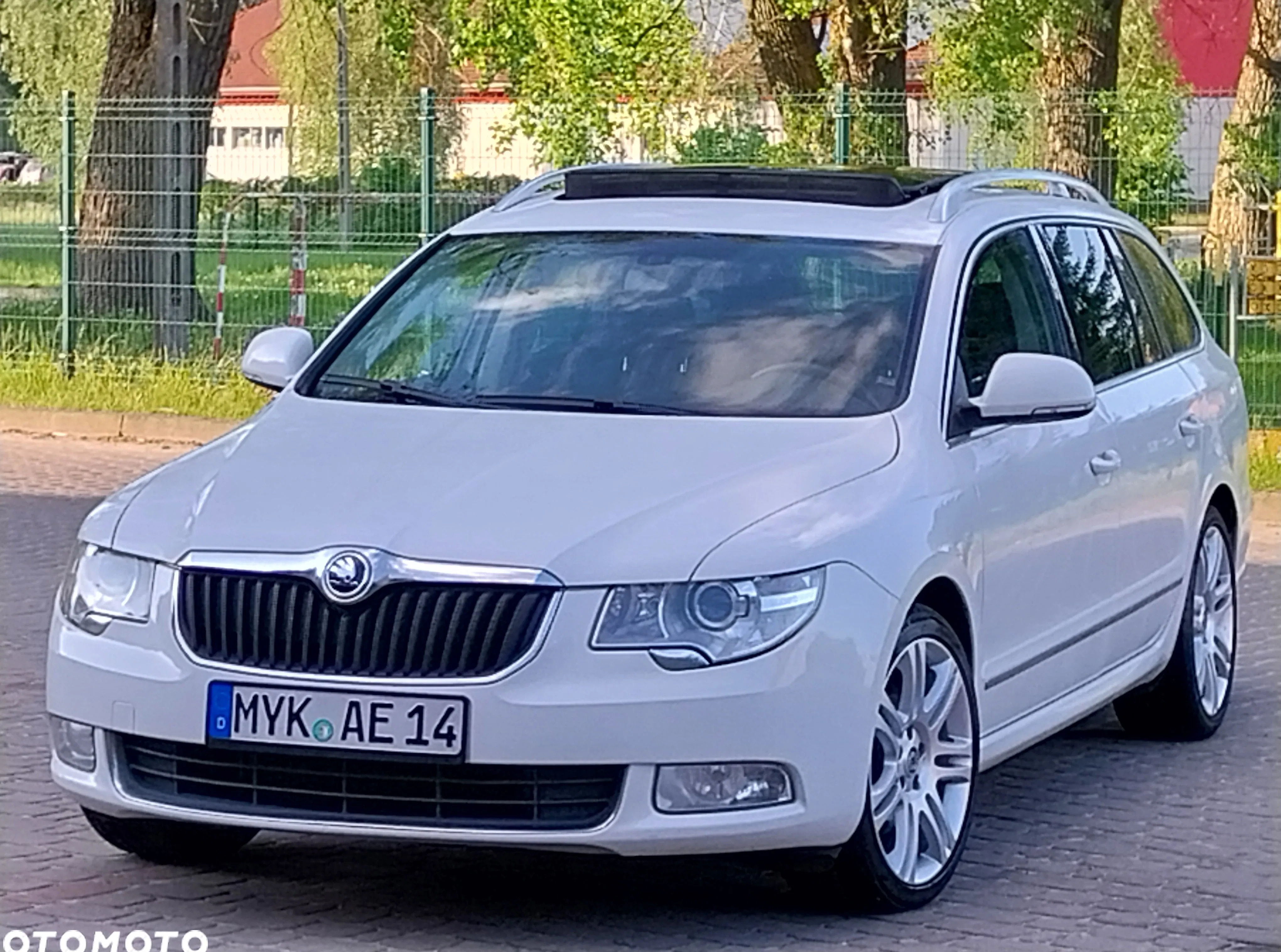 warmińsko-mazurskie Skoda Superb cena 32700 przebieg: 257431, rok produkcji 2011 z Orneta